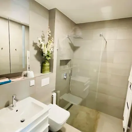 Luxury Green Flat In Center- Parking & Terrace-105
